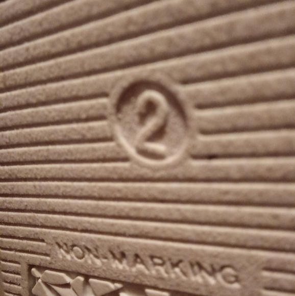 Jojo Siwa casual high-top sneaker

Rainbow stripe - Picture 2 of 4